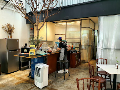 Luckee Cafe Bar